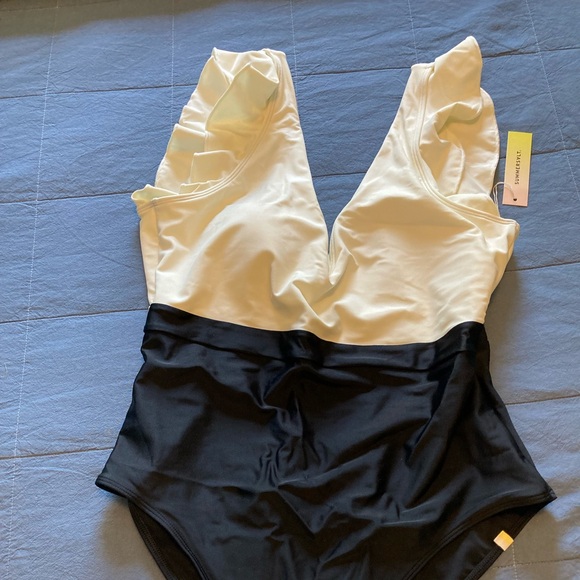 Summersalt “The Ruffle” Backflip Swimsuit Sz 12 - Picture 5 of 5